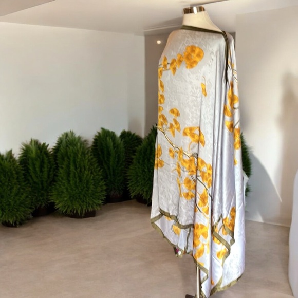 NEW The Madrid Off The Shoulder with Dolman Sleeves Dress - Picture 7 of 16